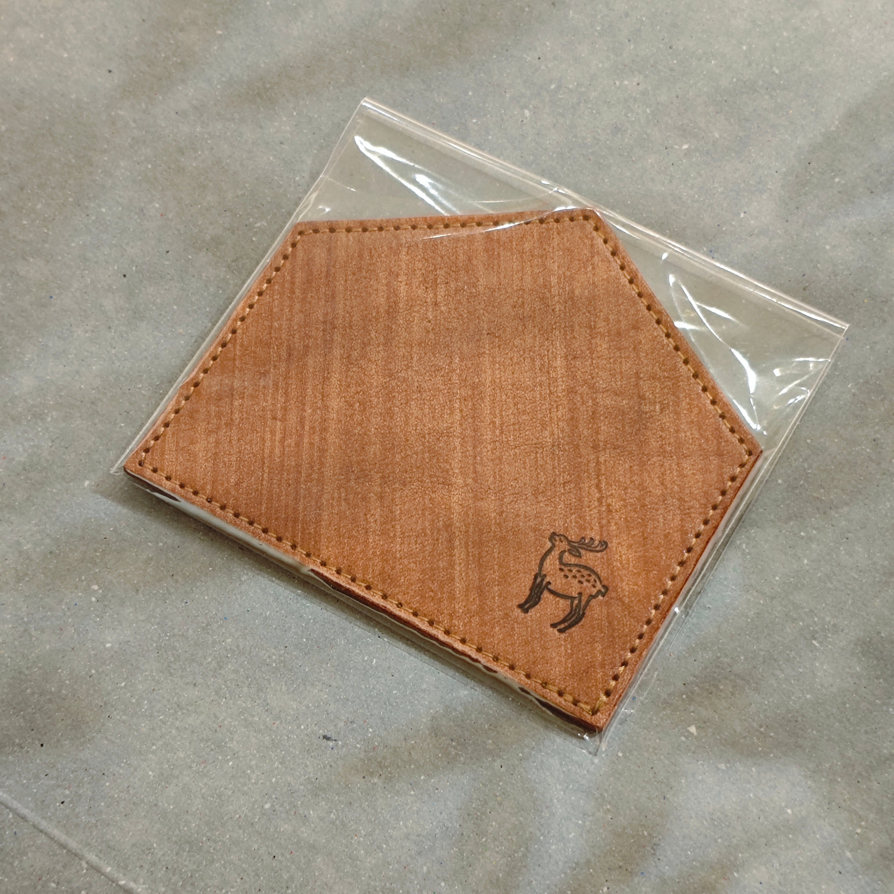 鹿の焼印コースター（おうち）（柿渋染めレザー / KAKISHIBU LEATHER