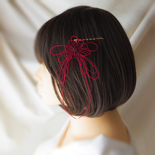 飾り結びヘアピン「瞠り、あざや」（臙脂×赤）【軽量快適】ショートヘアも簡単和風アレンジ。