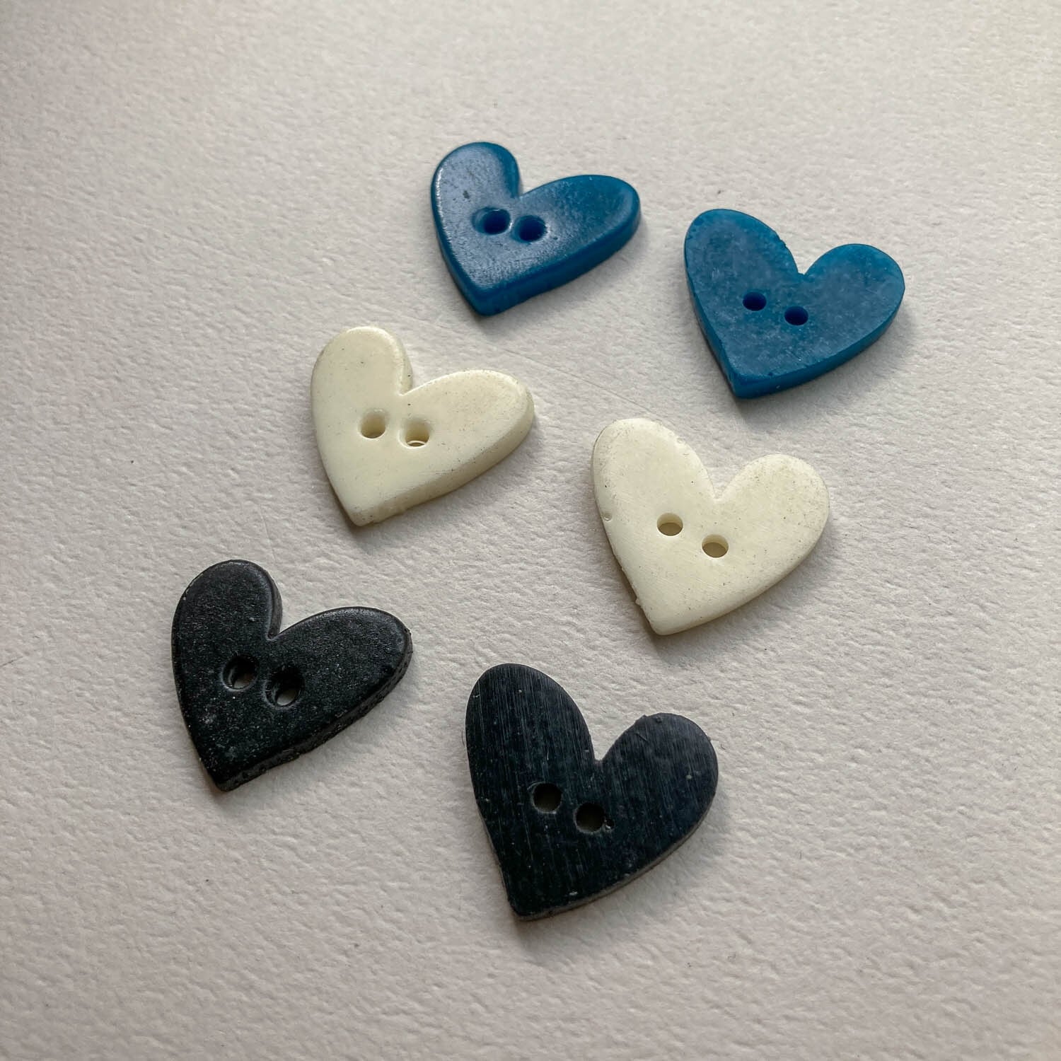 再入荷〉いびつハートの2穴ボタン（20mm） | Dua-アクセサリーパーツ