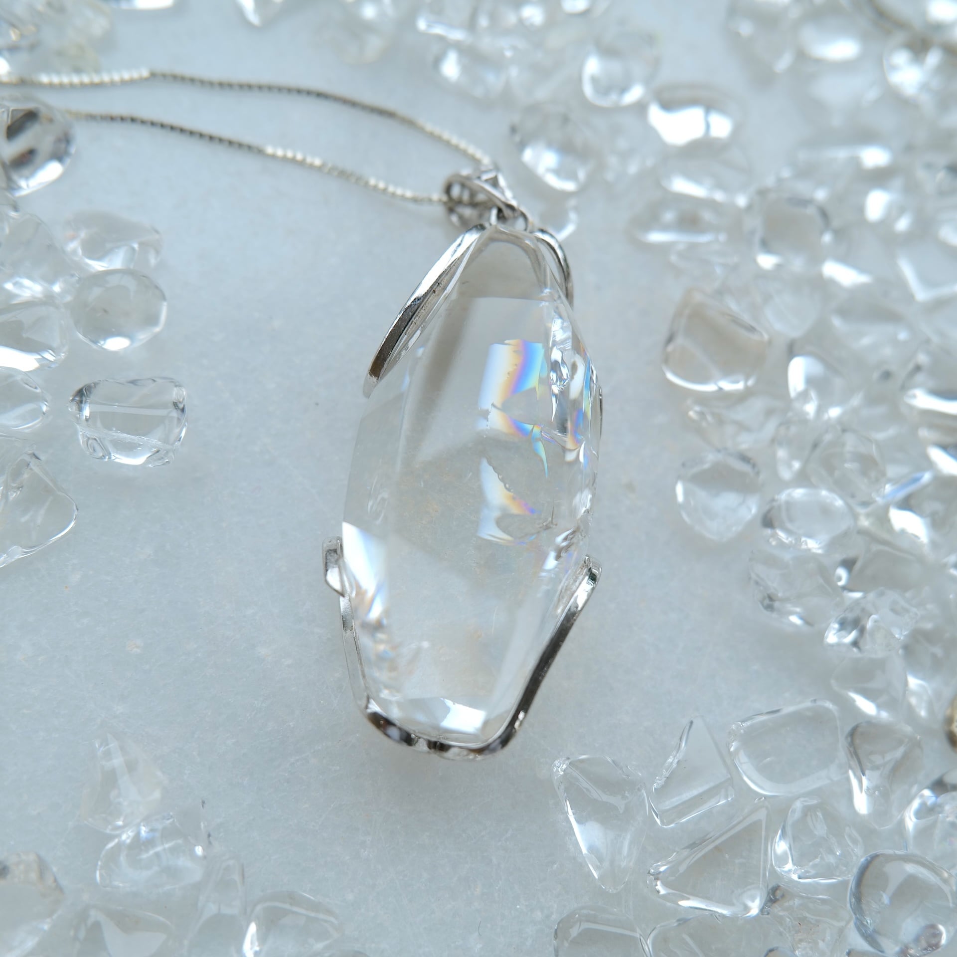 【すべてを光へと変え、現実を好転させる】レインボークォーツペンダント G4_1