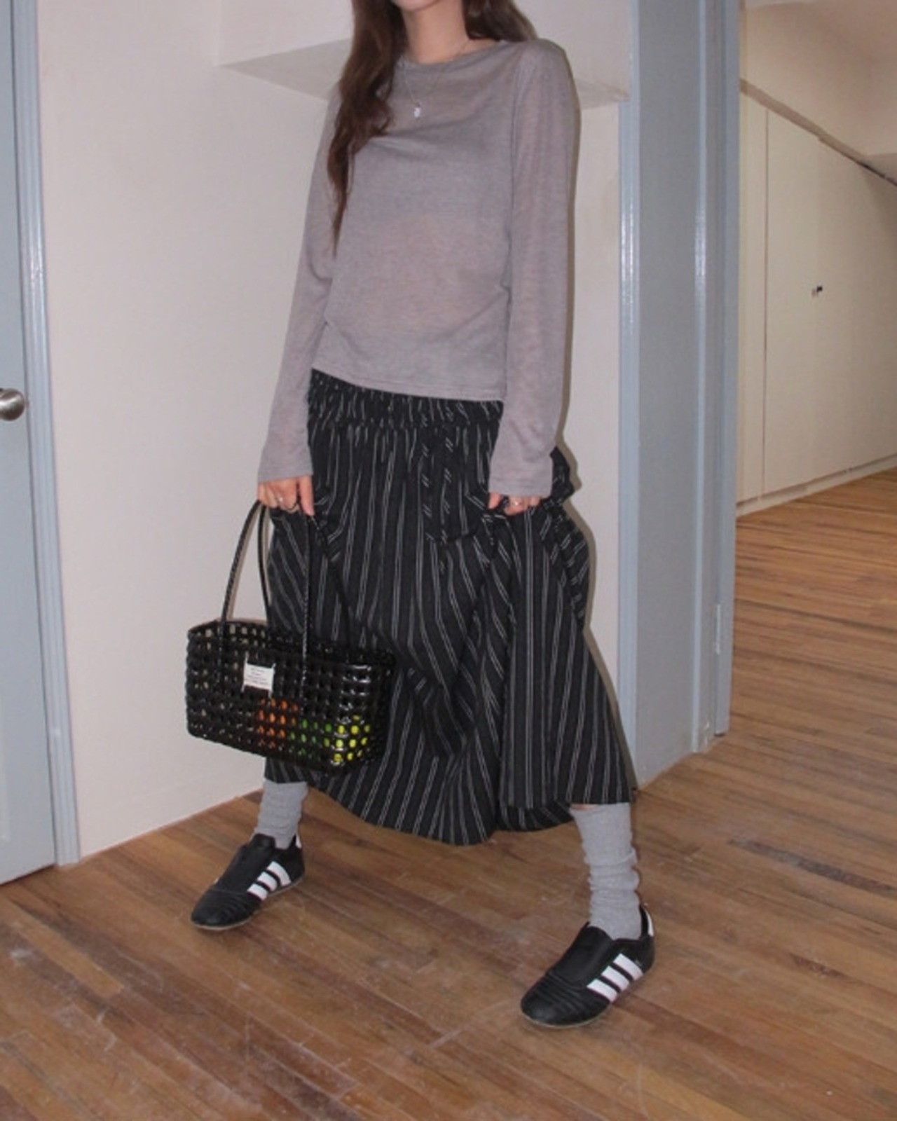 Button side slit sheer t-shirt L0127