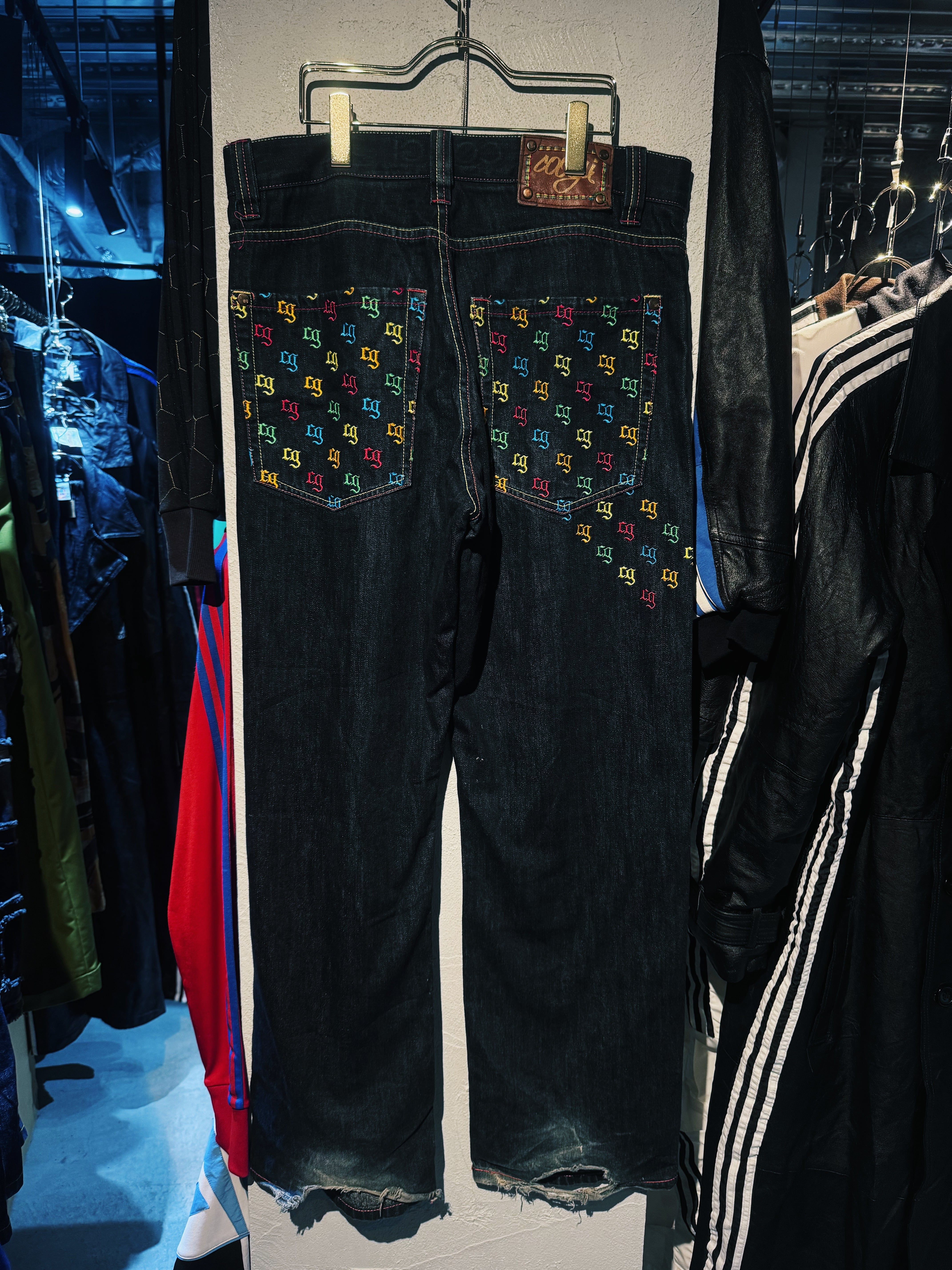 【D4C】"COOGI" trivial embroidery design denim pants