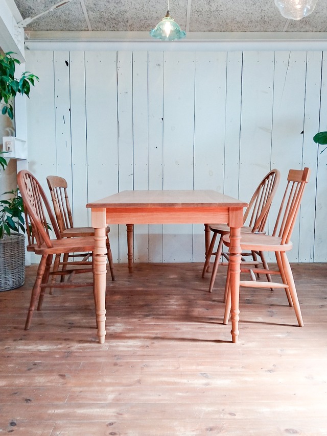 フランスアンティーク調ターンドレッグダイニングテーブル　“デコラティブ”（ホワイトオーク天板ろくろ足テーブル）　W1400〜2400　4〜8人掛け　引き出し付きダイニングテーブル