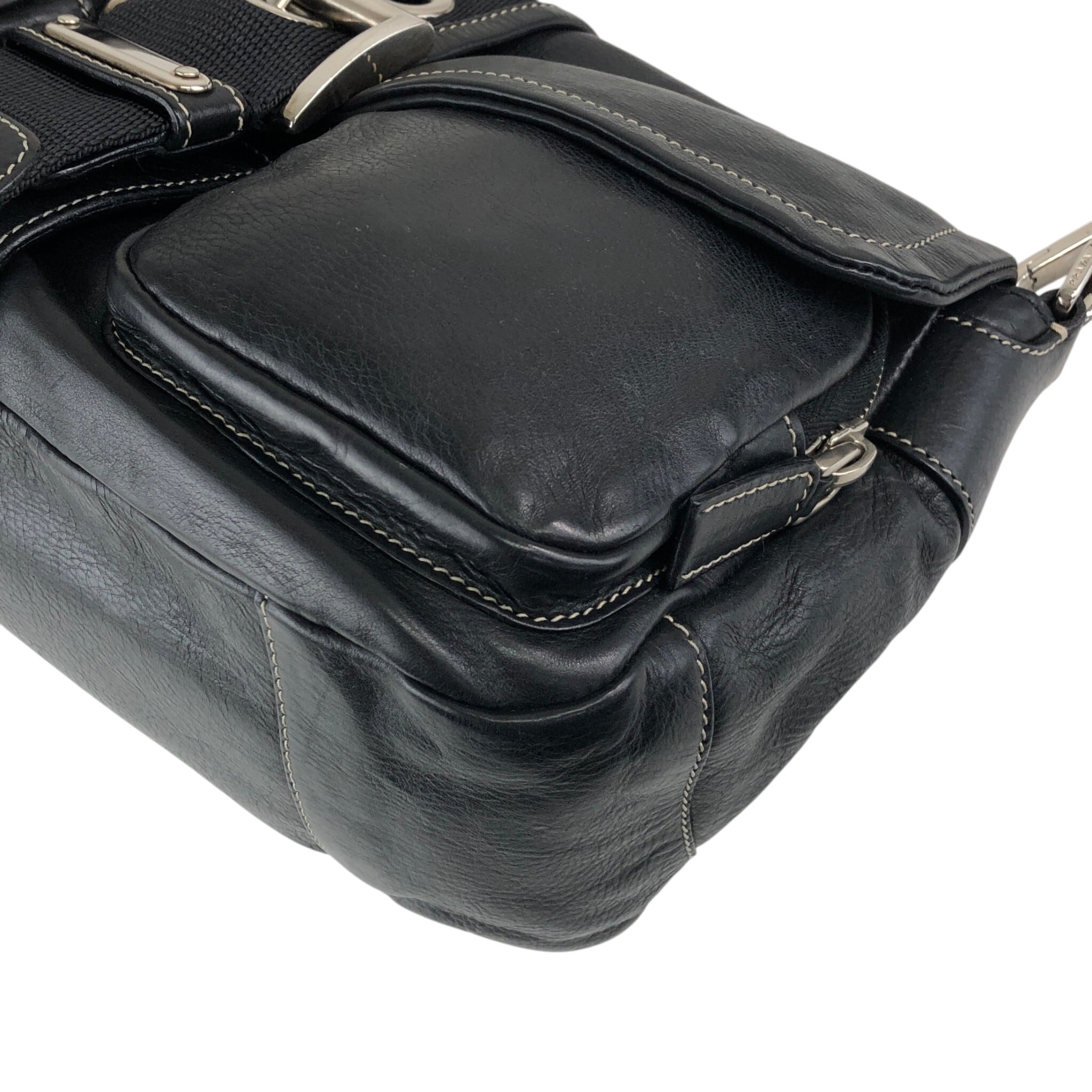 美品 プラダ ヴィンテージ レザー ショルダーバッグ 鞄 レディース メンズ PRADA プラダ ショルダーバッグ ブラック フロントバックル レザー