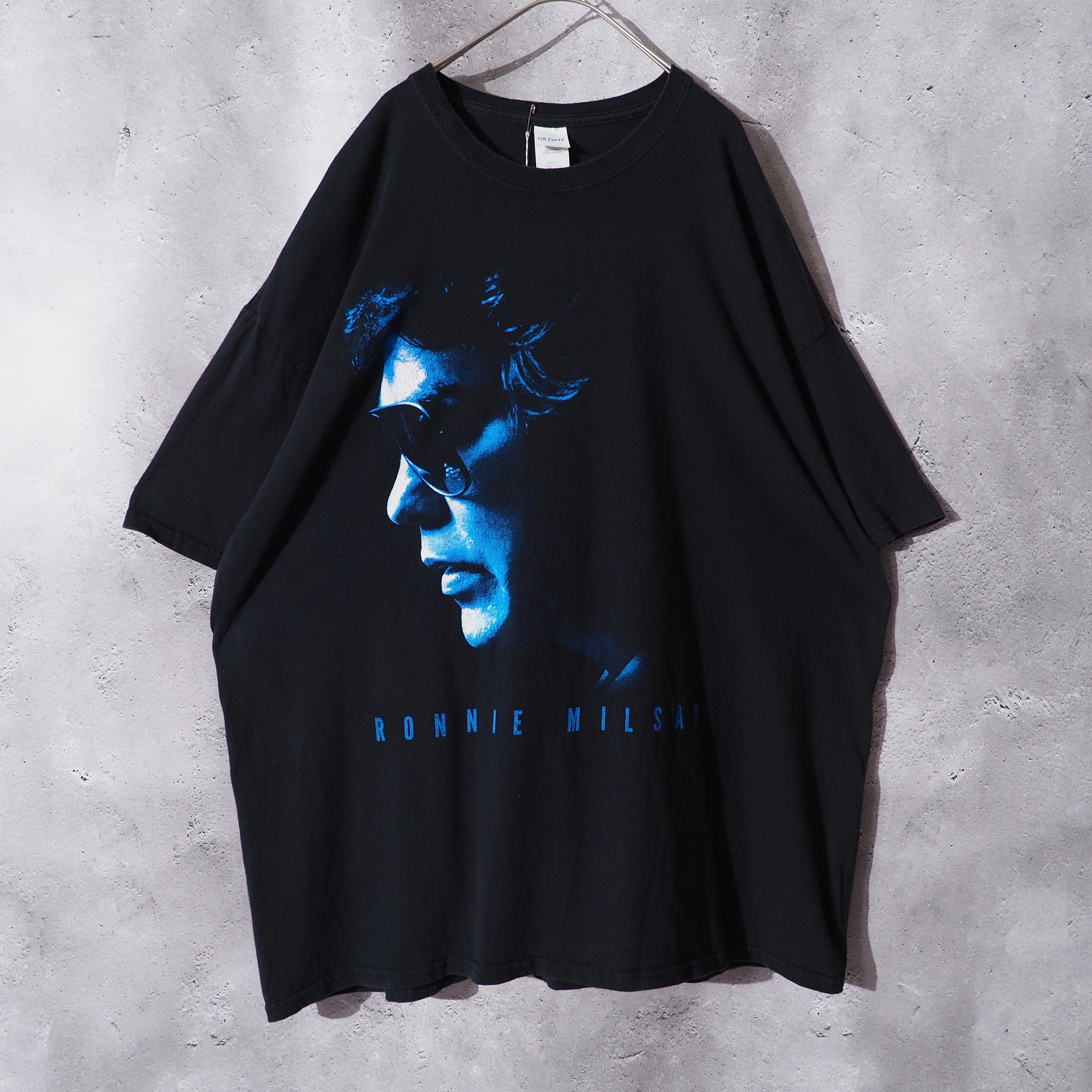 ” Ronnie milsap ” smoky mountain rain printed loose black Tee