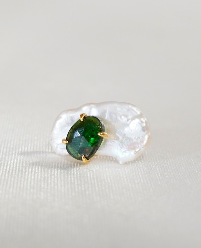 （SV）Thalatta pierced(Green Tourmaline)