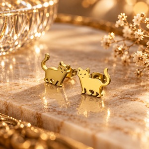 ネコ ピアス ゴールド 52 金属アレルギー対応 ステンレス 両耳セット レディース 小ぶり 猫モチーフ ネコ 猫 ねこ
