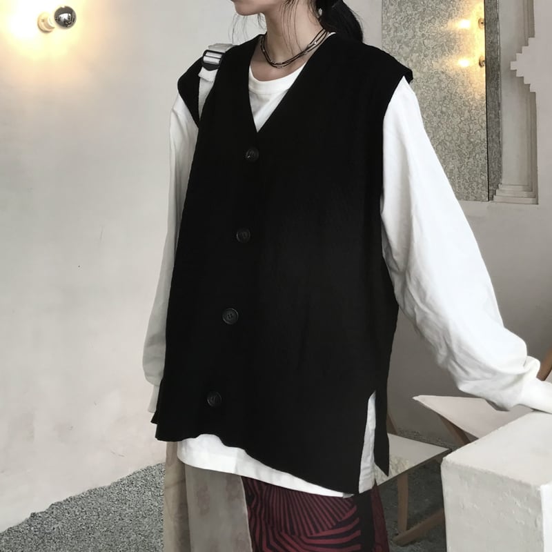 ニットベスト フロントボタン サイドスリット ルーズ 韓国ファッション レディース ベスト ゆったり 大きめ カジュアル 大人可愛い ガーリー /  Cardigan Knit Loose Vest Top Trendy (DTC-654797621357) | Value Rave