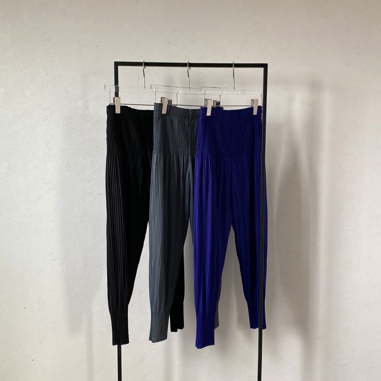 【受注予約：7月中旬入荷予定】tapered pleated 【PT】/gray