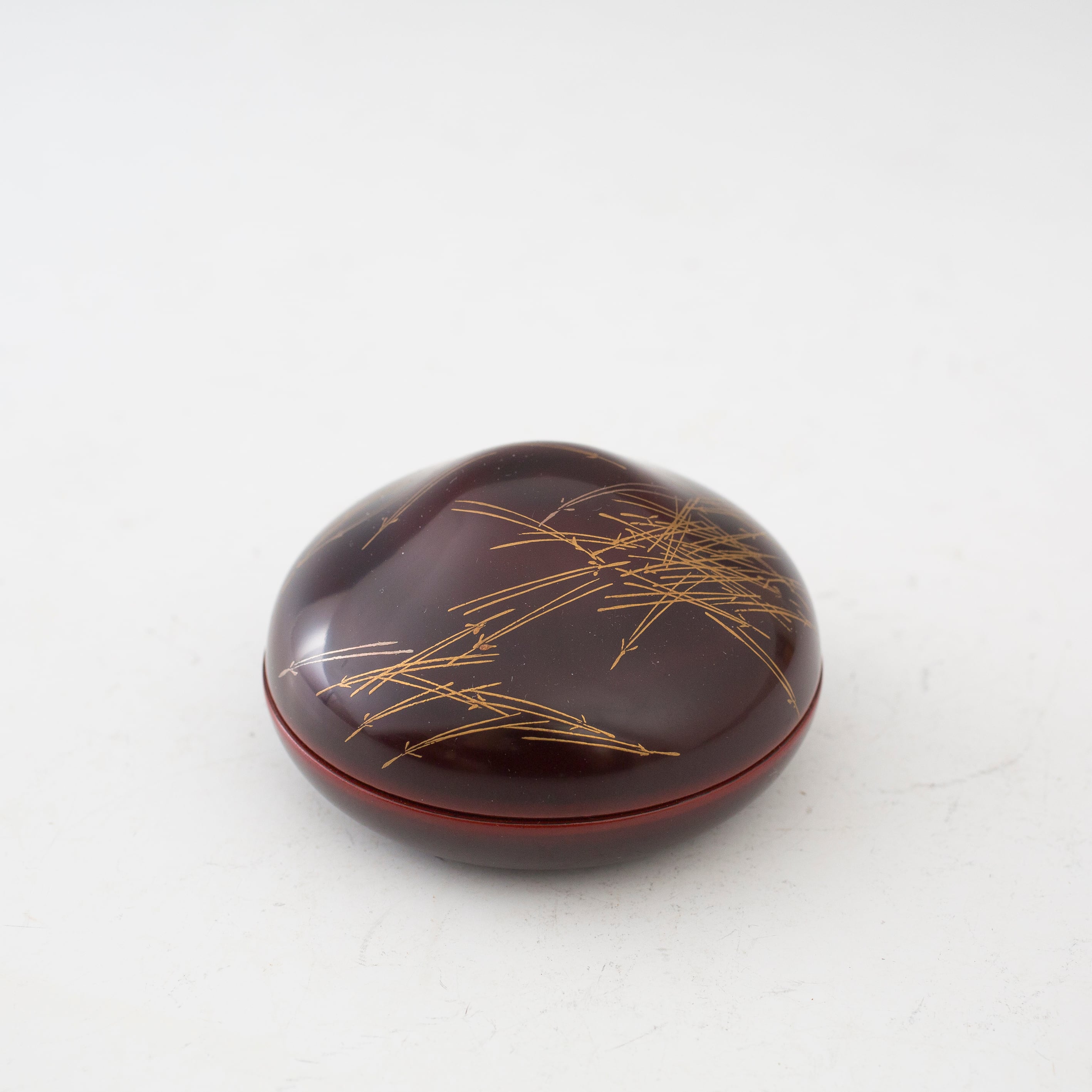 送料込【逢絢亭】茶道具 香合 京塗 青貝 虫蒔絵 表千家流在判 川瀬表完 共箱 送料込【逢絢亭】茶道具 香合 京塗 青貝 虫蒔絵 表千家流在