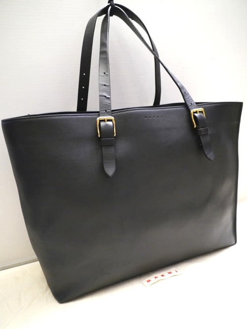 美品18万◆MARNI マルニ 大容量 男女可 レザー ショッパー トート ハンド バッグ 黒◆ 上品さと遊び心が共存するMARNIらしいお洒落なモデル