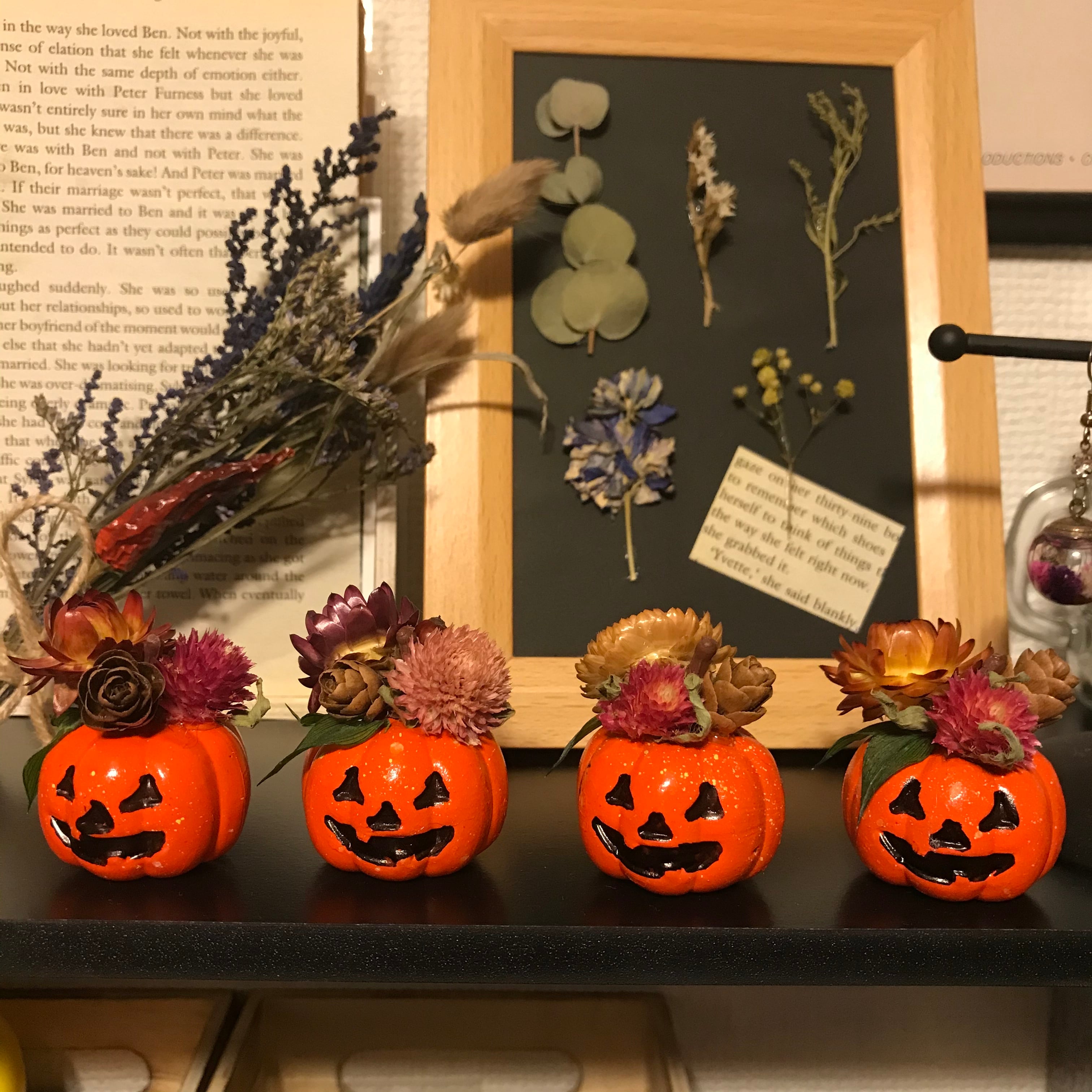 ハロウィンのインテリアに〜お花がかわいいミニカボチャのオブジェ