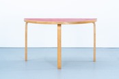 Alvar Aalto | Table 95 linoleum red