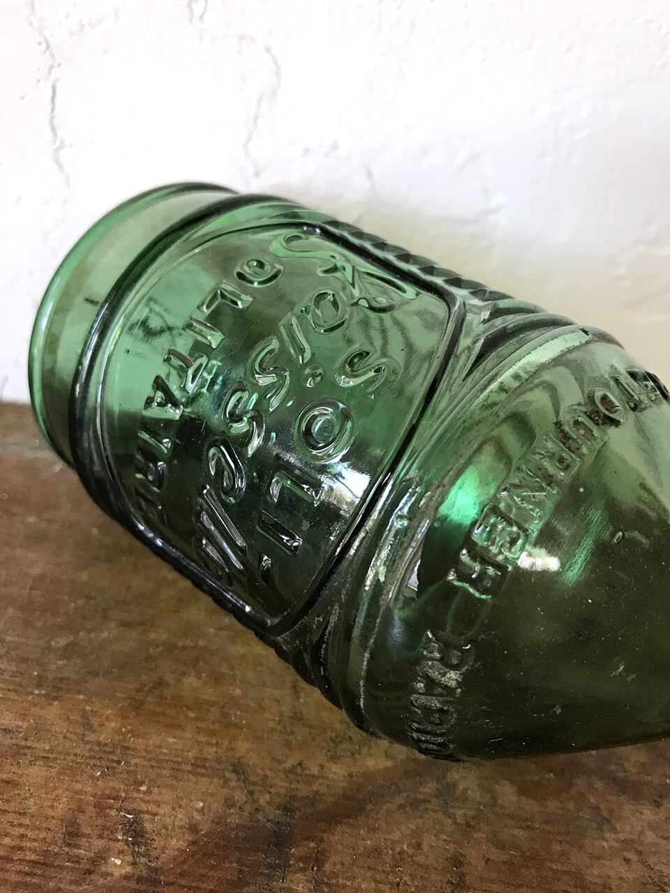 エンボスロゴ入り 液体せっけんのガラス瓶 | Brocante de La Cocotte