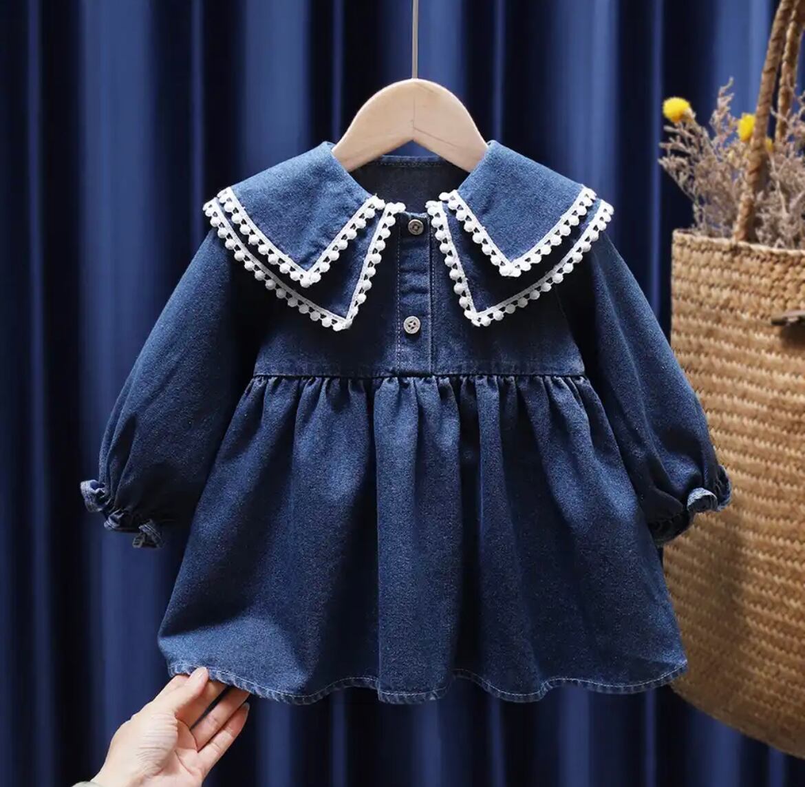 襟が可愛いデニムのワンピース