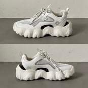 【受注予約：6月下旬入荷予定】chunky sole dad sneakers‐sandals/white