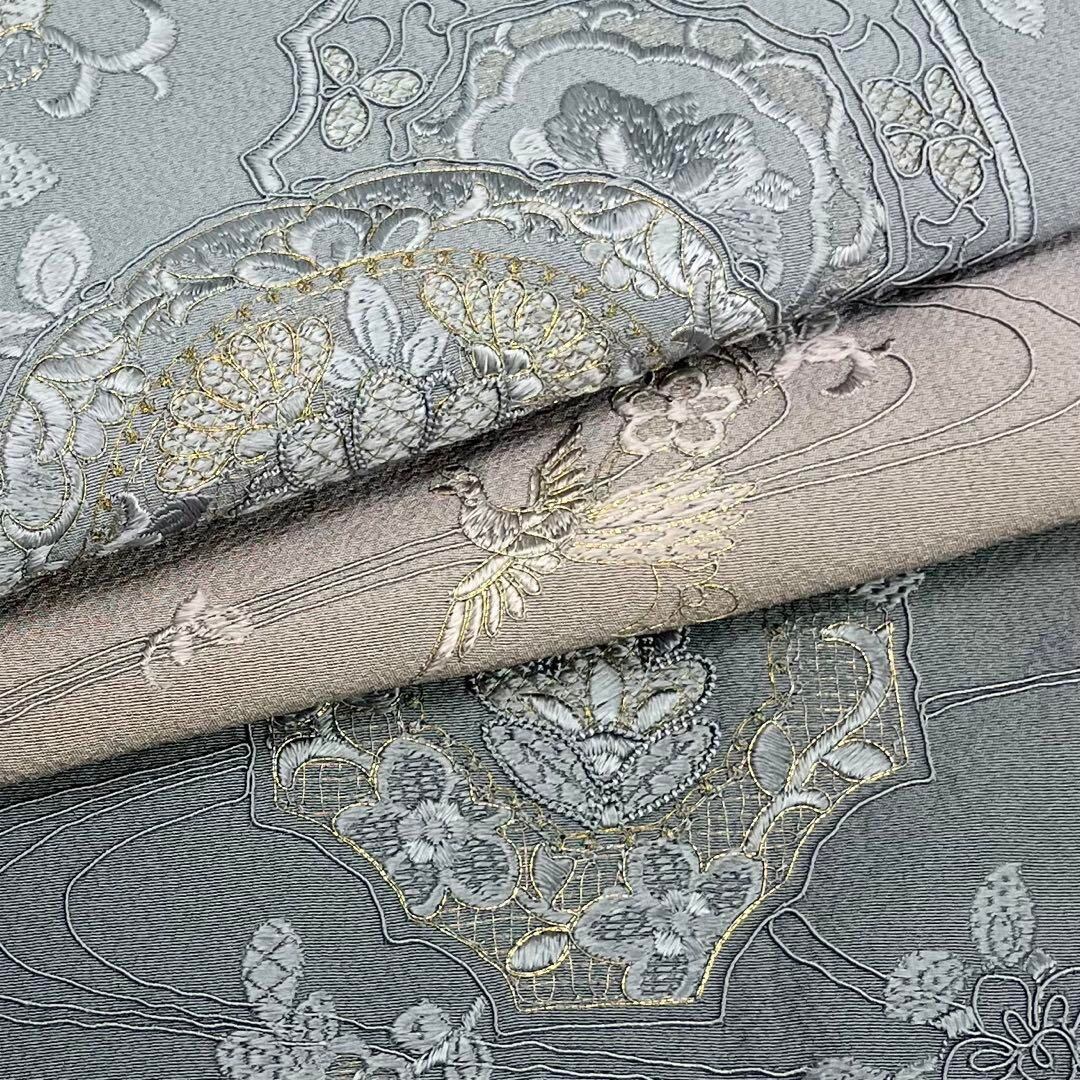 付下げ 美しい華模様 鳳凰 刺繍柄 金糸 薄湊鼠色 縮緬 K-3777 付下げ 美しい華模様 鳳凰 刺繍柄 金糸 薄湊鼠色 縮緬 K-3777