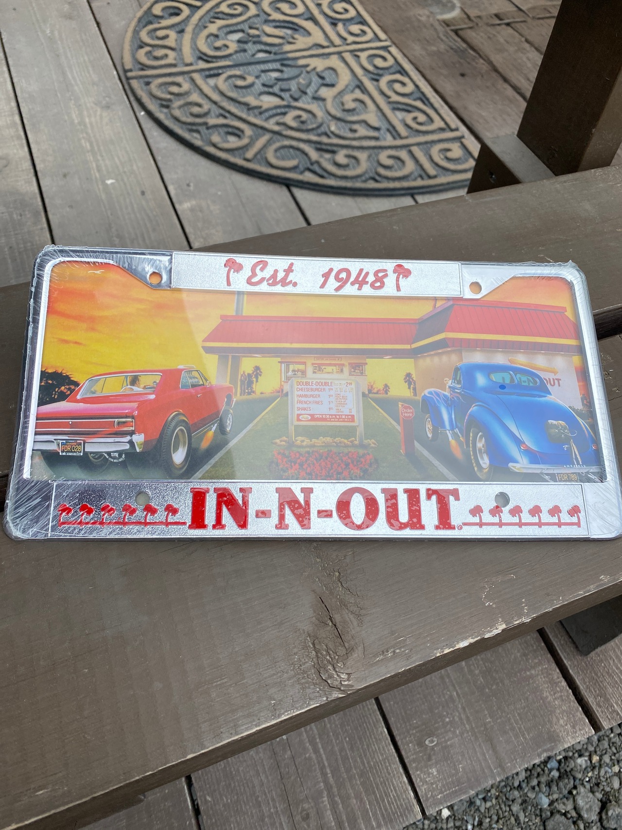 IN-N-OUT ナンバーフレーム！