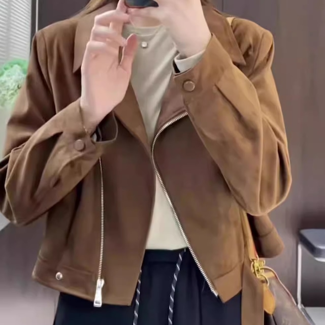 【送料無料】 ジャケット 2色 アウター 羽織り ショート 長袖 Vネック 襟付き フレア Aライン ファスナー ブラウン ボルドー くすみカラー 大人カラー 秋カラー ニュアンスカラー かわいい 大人可愛い 綺麗 シンプル カジュアル 大人 上品 おしゃれ お洒落 大人女子 こなれ感 コンサバ 定番アイテム 体型カバー 無地 秋 女性 レディース 20代 30代 40代 お出かけ お呼ばれ 授業参観 着回し 普段使い ファッション 楽ちん 垢抜け