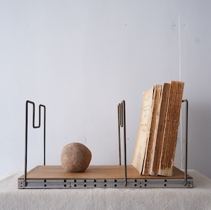 古いブックスタンド