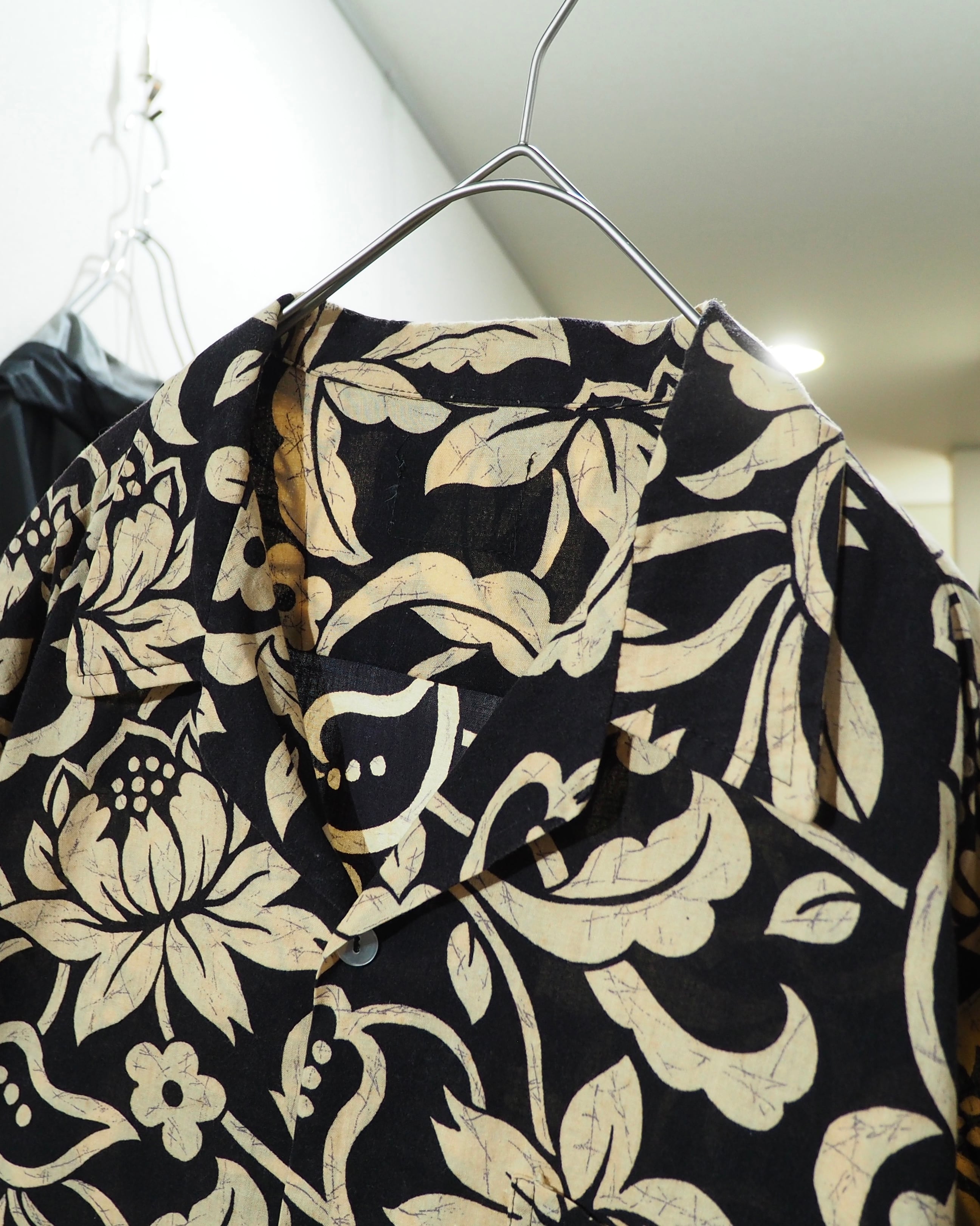 1980 - 90s Beautiful Botanical Flower All Over Pattern Vintage Open Collar SS Shirt