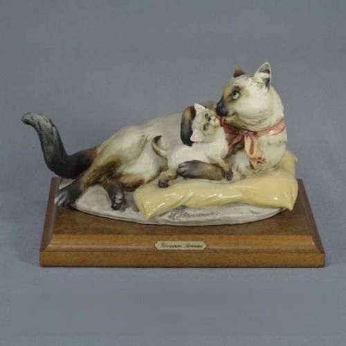 イタリア彫刻家  ジョゼッペ・アルマーニ　フィギュリン  「シャム猫の親子」 