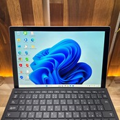 \ 公式ショップ限定価格❣️/ 準美品《LTEモデル》Surface Pro5 プラチナ 2in1 メモリ8GB SSD256GB 第7世代 ノートパソコン 安心サポート&3ヶ月保証付き