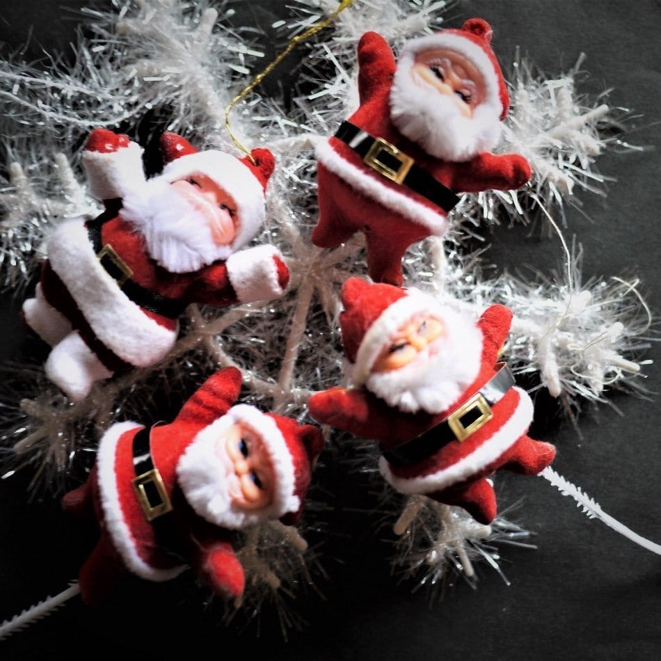 小さいサンタクロース フロッキー ニヒルな顔 | こりすのパン屋Base店