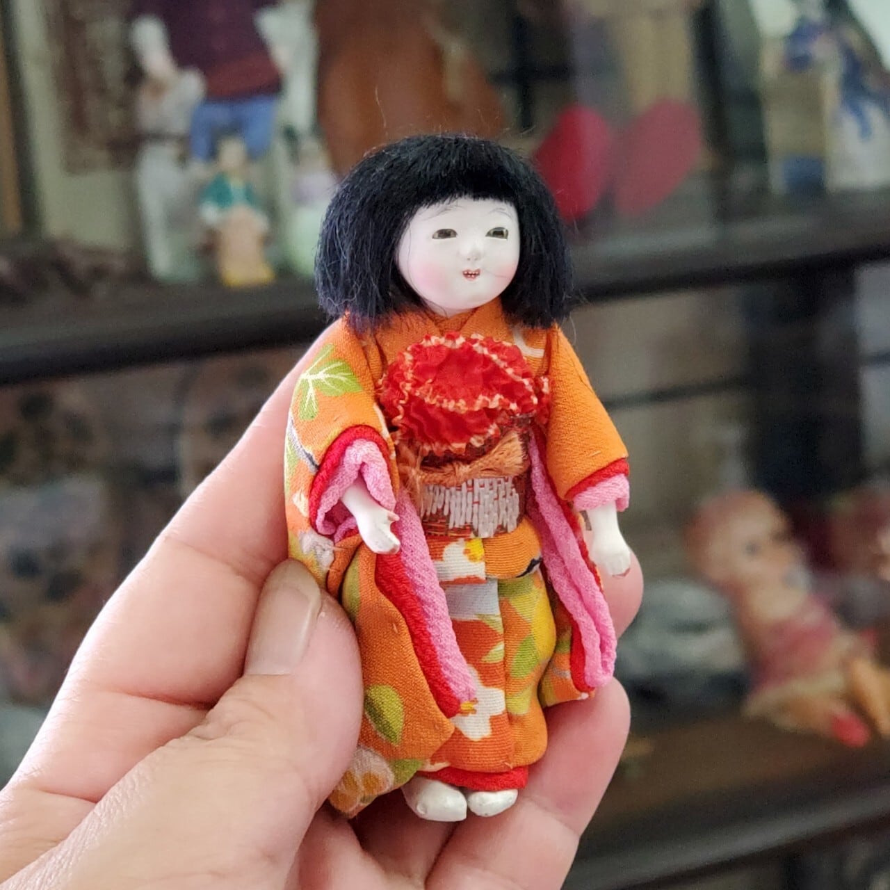 三っ折れ人形古い市松人形　刺繍の着物の女の子　壽印