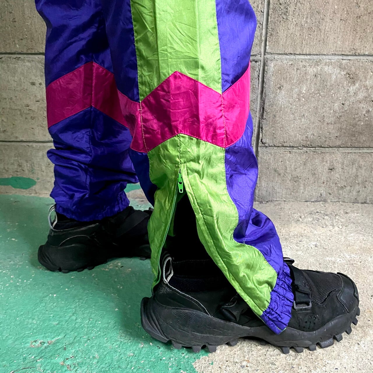 初号機カラー 80〜90年代 adidas アディダス ナイロンパンツ メンズM  