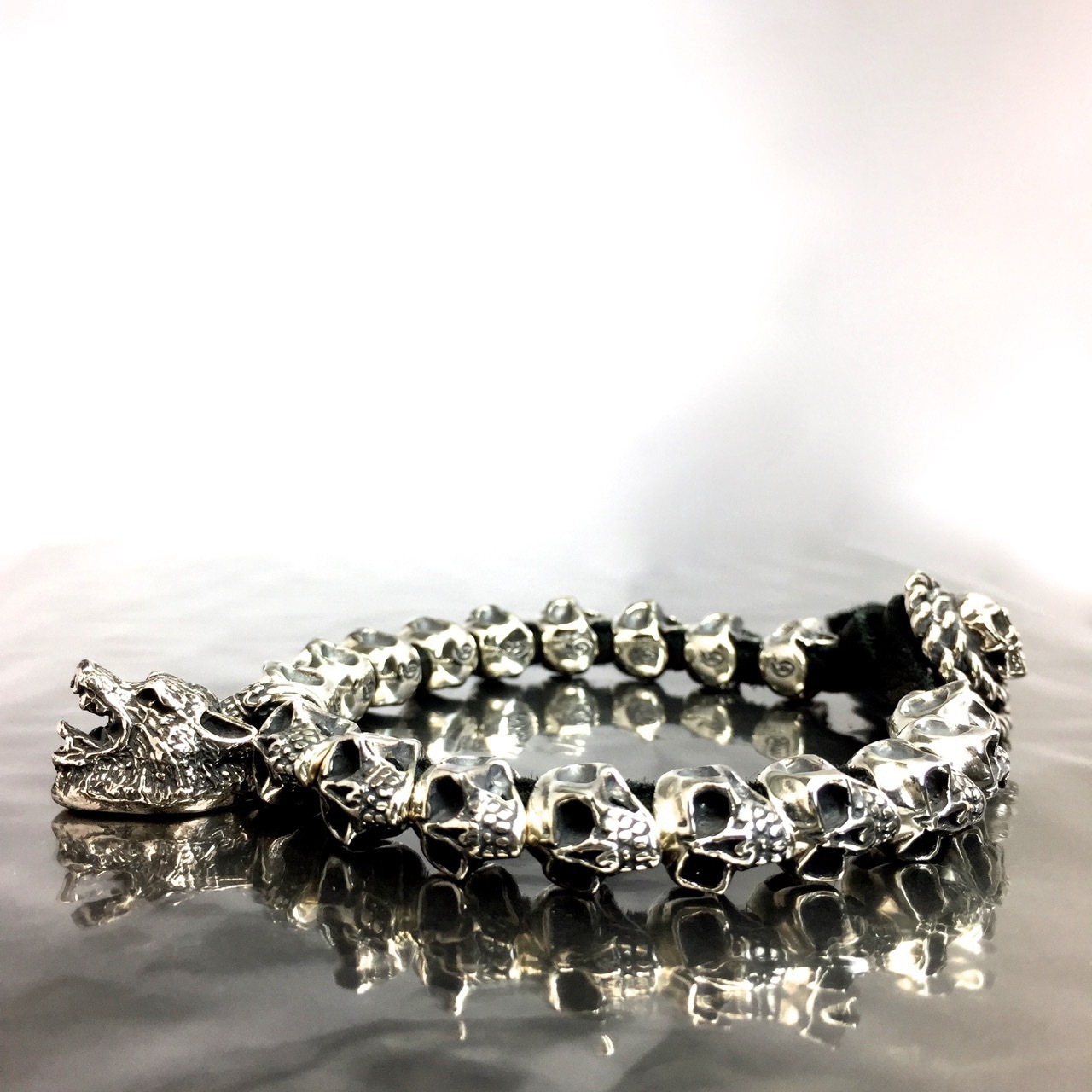 18 SKULL BEADS LEATHER BRACELET with WOLF / 18スカルビーズ レザーブレスレット ウルフ