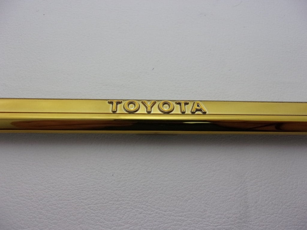 ご自分で取付けできます 封印簡単】トヨタ純正ナンバーフレーム