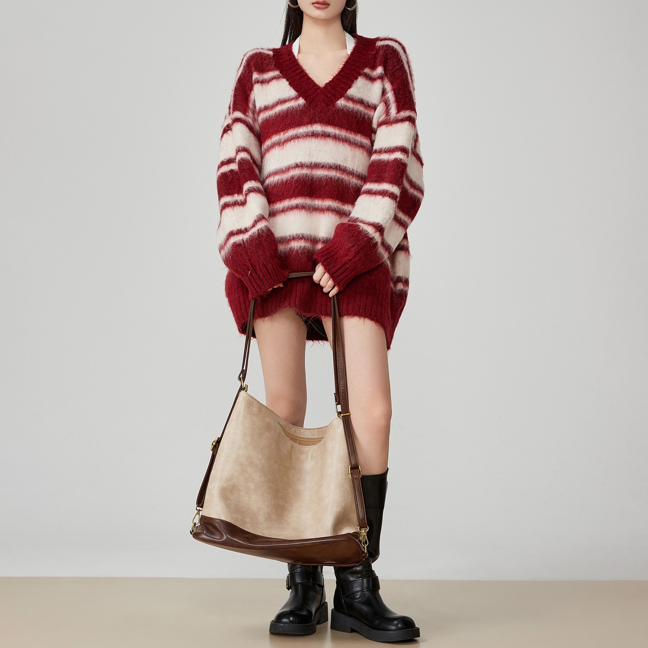 レッドボーダーVネックニット H0054