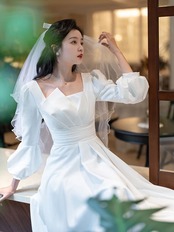 【0082】White Elegant Lantern Long Sleeve Dress