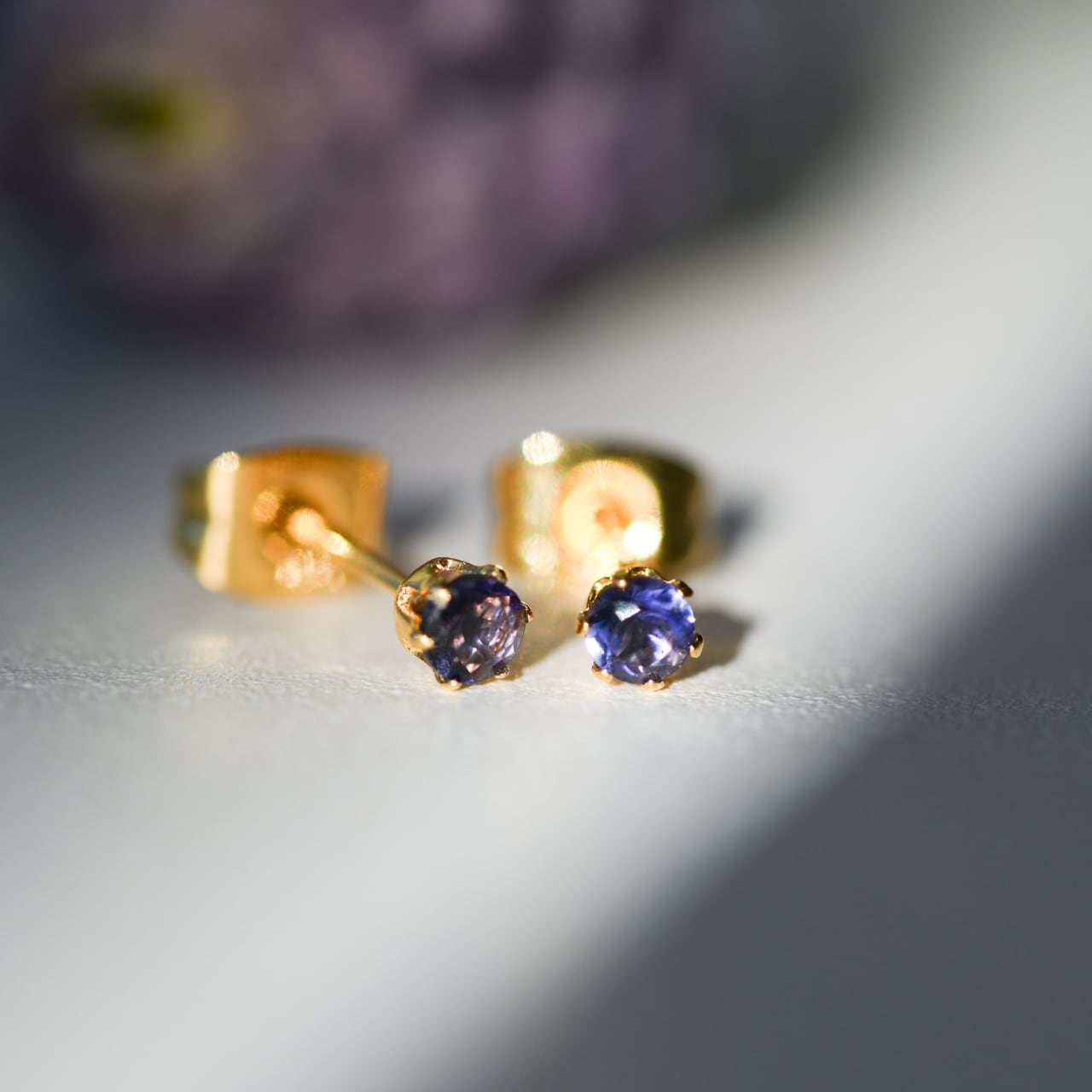 No.2294☆14KGF天然石アイオライトのピアス