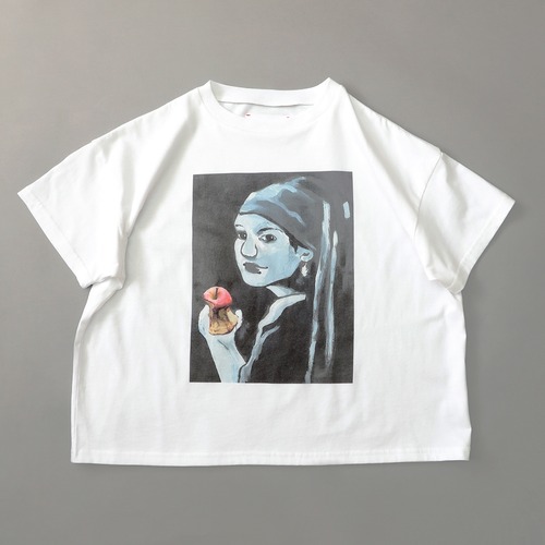 Girl nibbling apple T      adult F   /   White