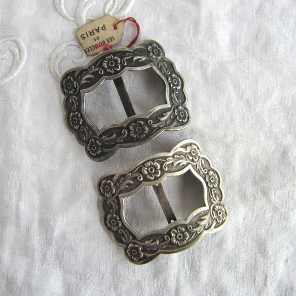 17mm18個マザーオブパール白蝶貝ボタン花カット台紙フランス