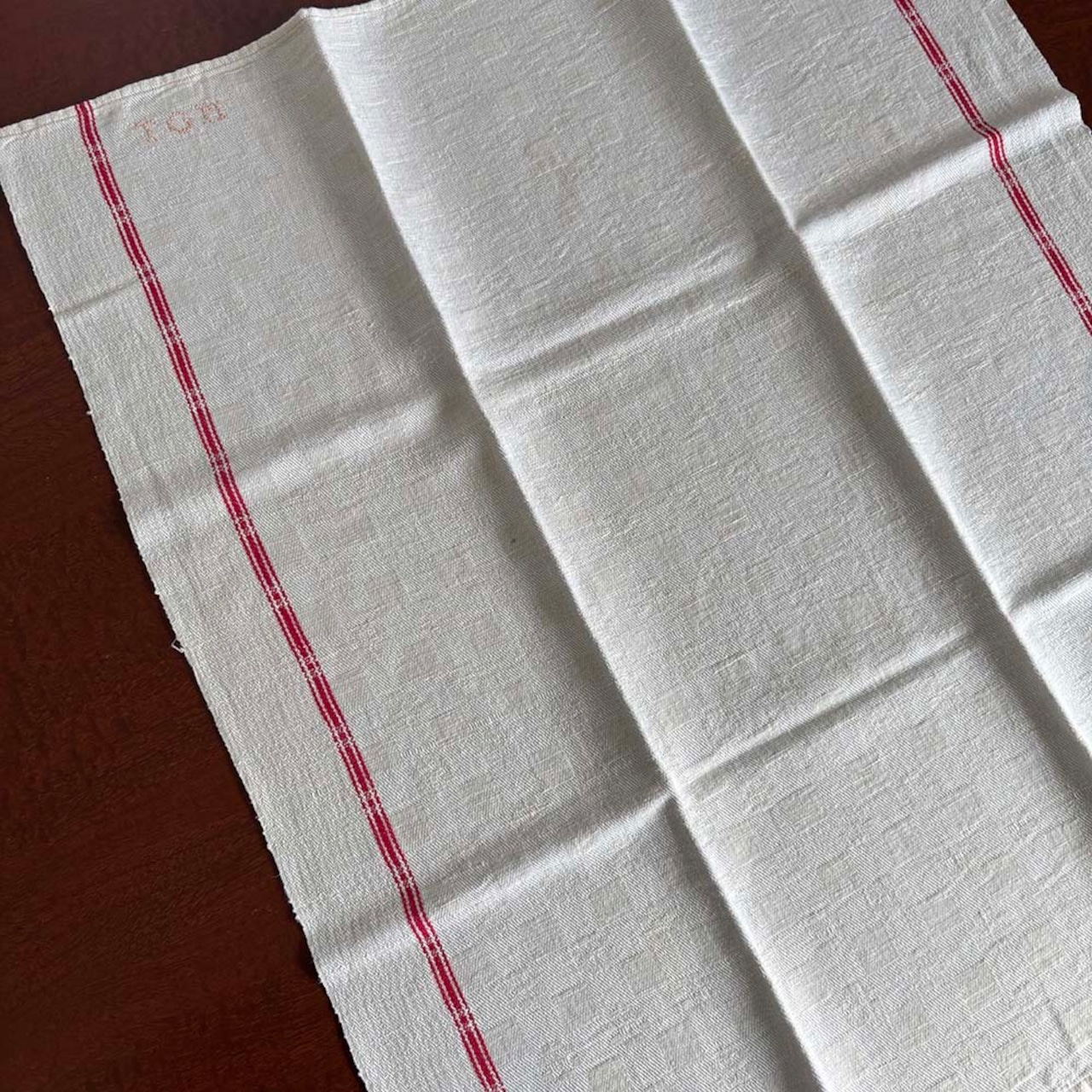 リネン 　トーション　イニシャル刺繍　赤ライン　ダミエ織柄　大型ふきん　 ループなし 12CLda26