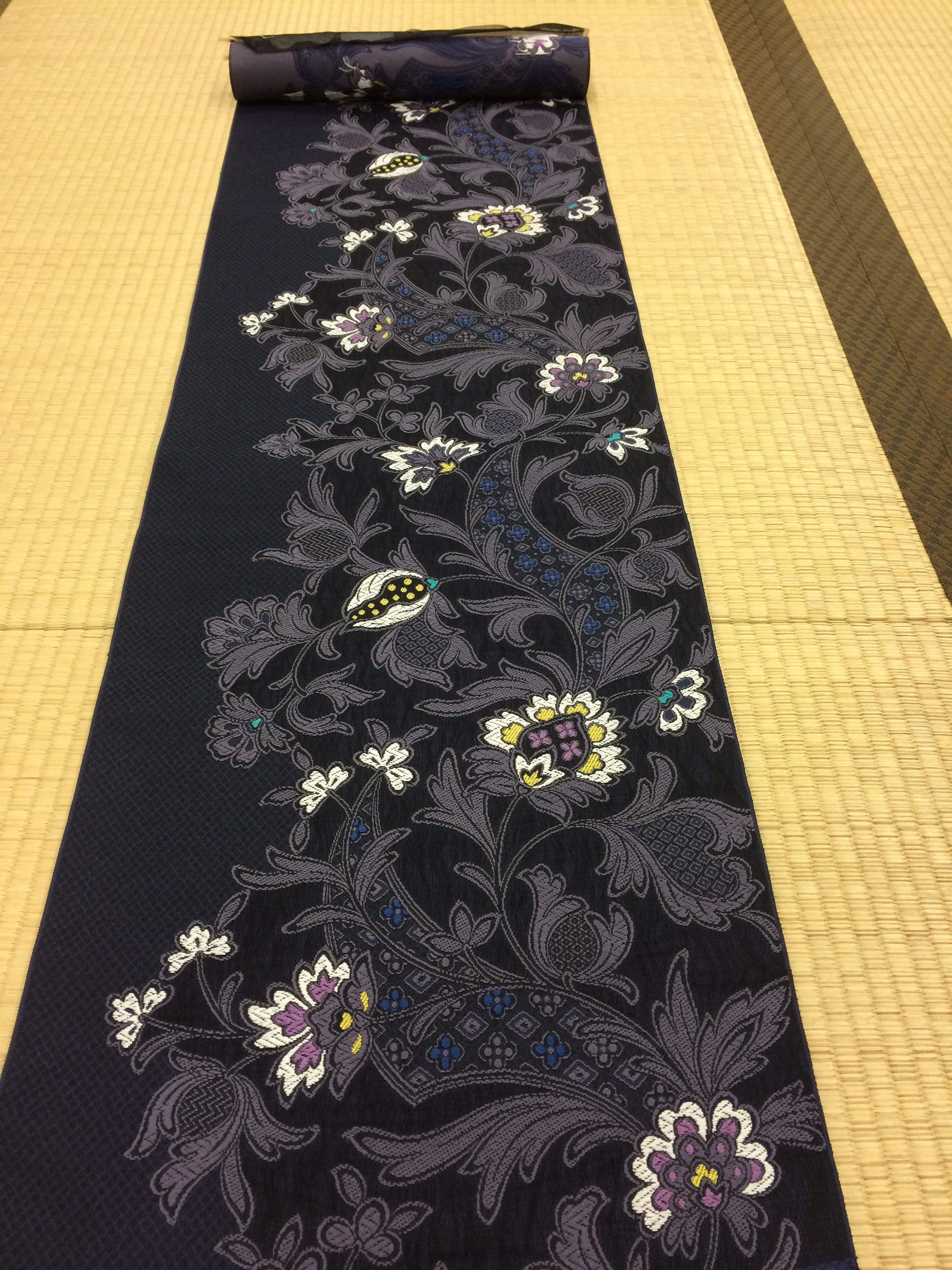 幅約306cm名古屋織 正絹紬 葡萄柄 藍染 - ハンカチ