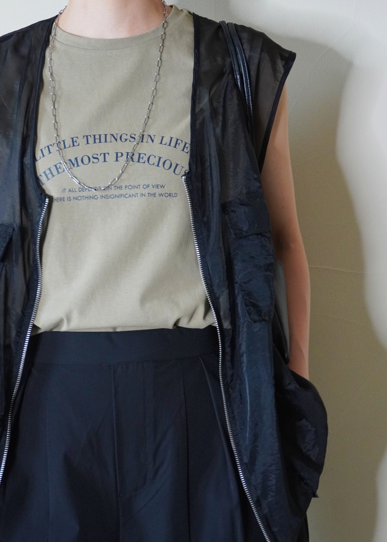 ノースリーブ　ロゴTシャツ