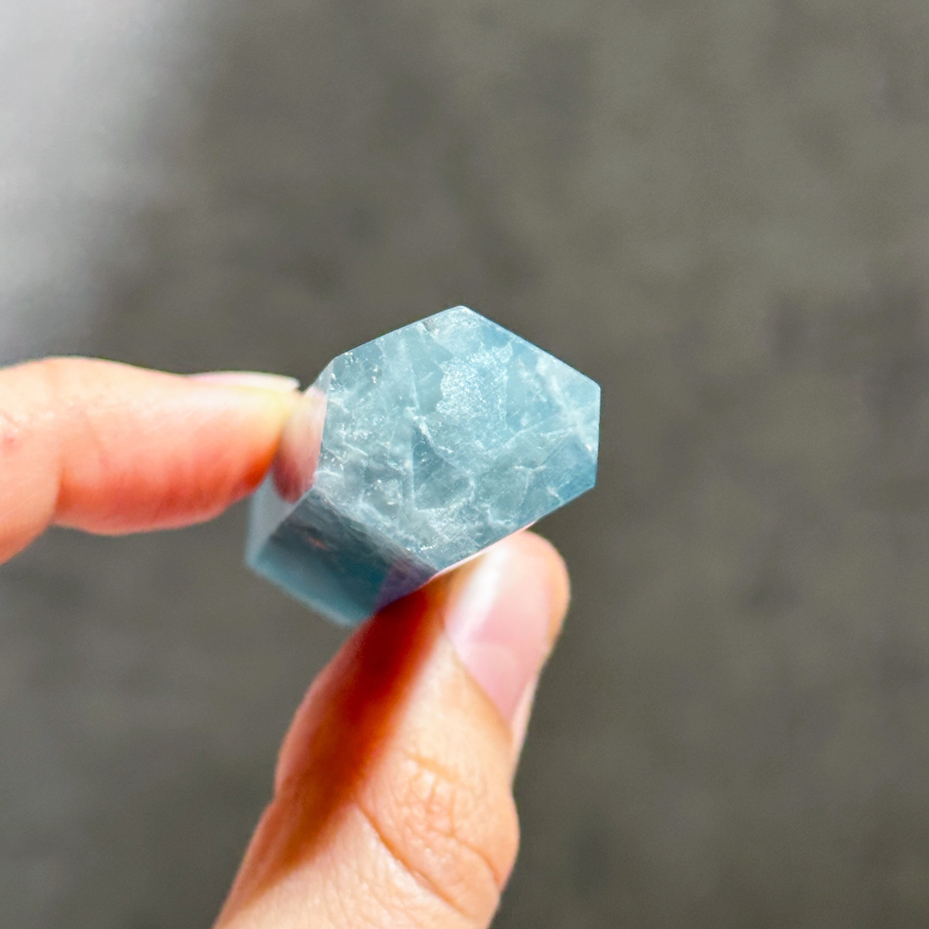 ブルー、グリーンフローライト タワー型33◇ Rainbow Fluorite