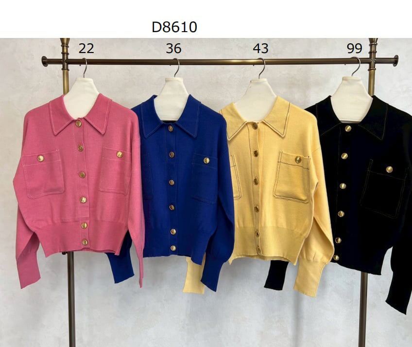 D8610　襟付きニットカーデイ