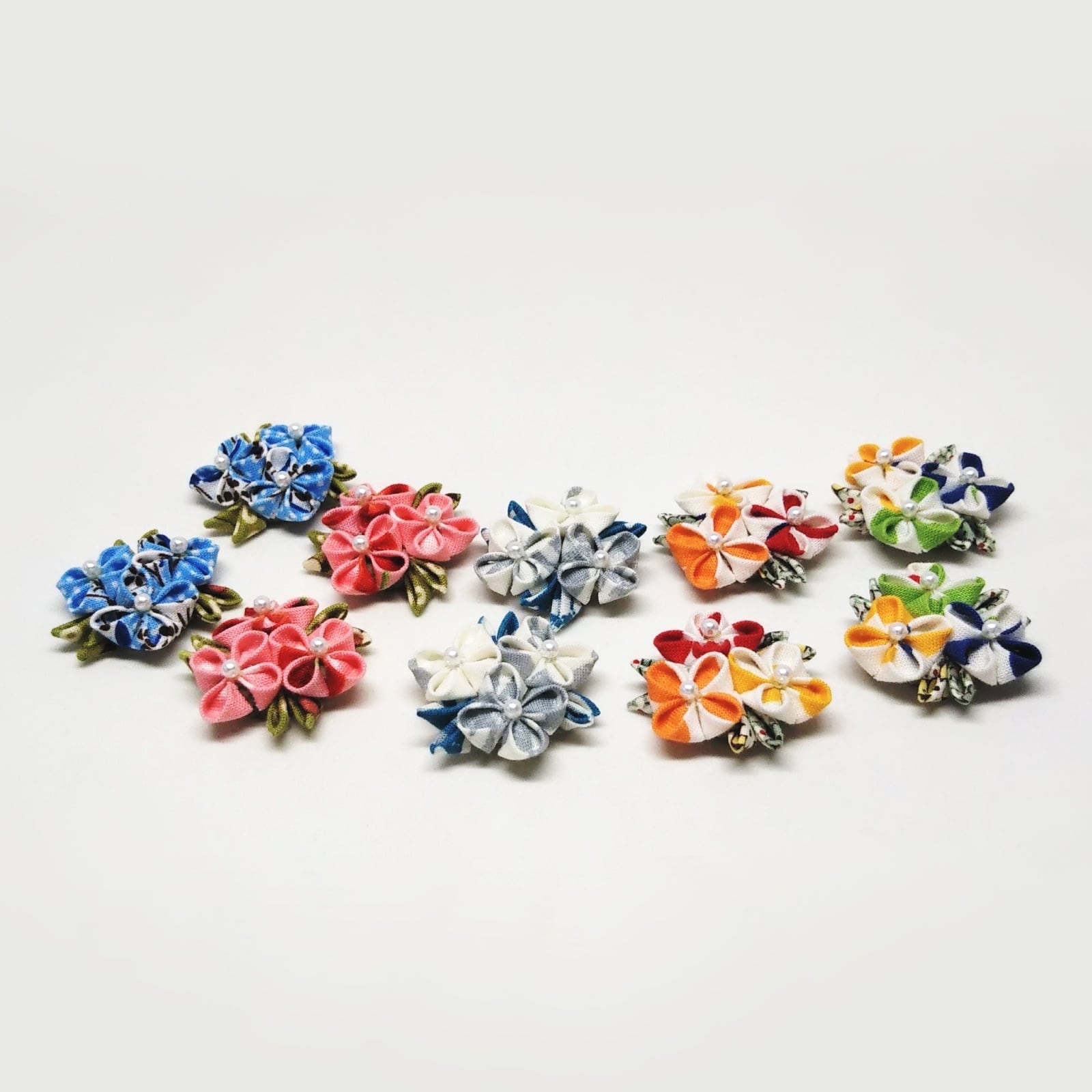 手毬花（てまりばな） 赤橙黄 * つまみ細工 ピアス・イヤリング | 和