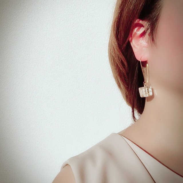 金粉舞うレジンキューブピアス アクセサリーショップ ナミナミ 金粉舞うレジンキューブピアス アクセサリーショップ ナミナミ
