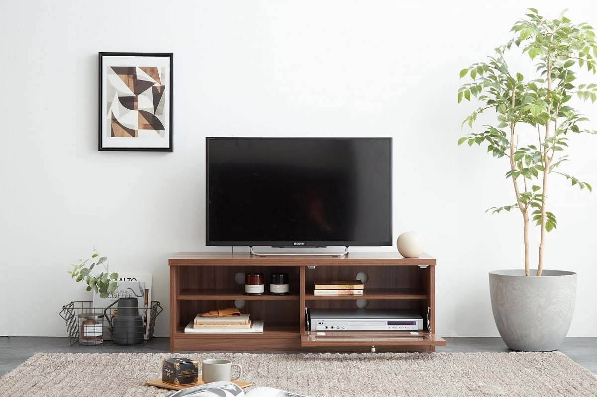 コンパクトで可愛いフォルムが特徴のガラス扉テレビ台 | TKSKSHOP