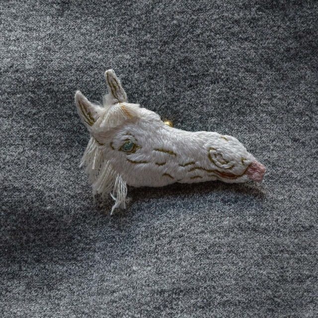 nanase terakoshi  ブローチ サラブレッド白毛