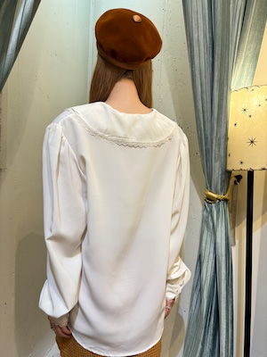“SUSAN BRISTOL” white big collor blouse