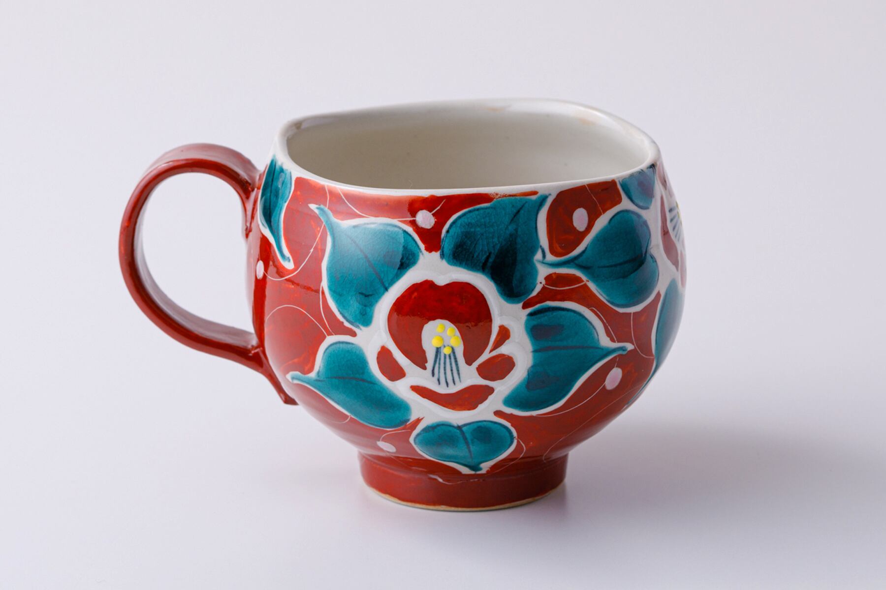 マグカップ 色絵無双椿 赤 | 虚空蔵窯｜石川県能美市の九谷焼の窯元