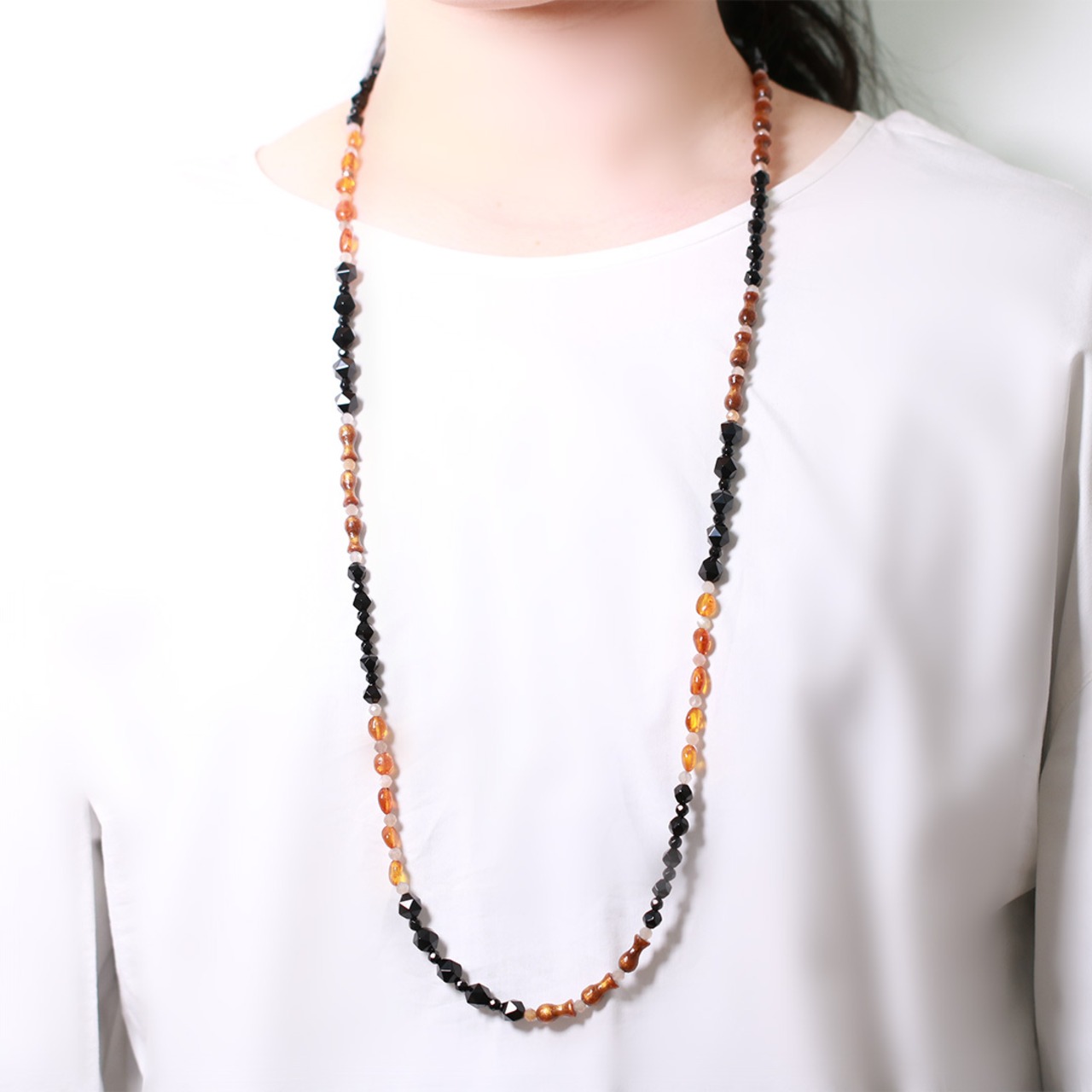 天然素材をミックスしたロングネックレス 琥珀ミックスネックレス ne1095