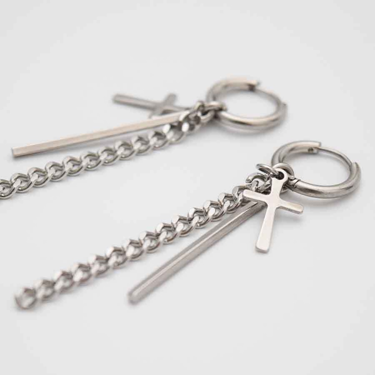 コンプリケイトフープピアス